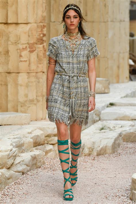 collezione coco chanel 2018|Chanel resort fashion show.